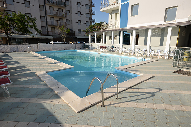 hotel con piscina cesenatico